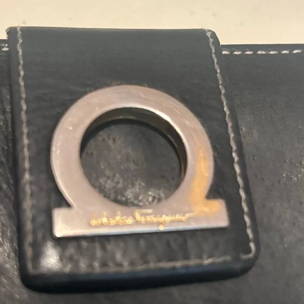 Ferragamo Compact Gancini Tab Wallet Black Leather Preppy Equestrian Old Money
